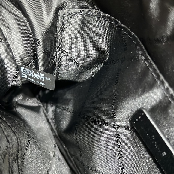 NWT MICHAEL KORS BLACK LARGE SPORTS WRISTLET/ CLUTCH - Picture 7 of 15